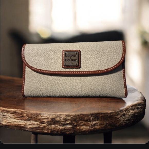 Dooney & Bourke White Leather Wallet with Brown Trim - Picture 4 of 4